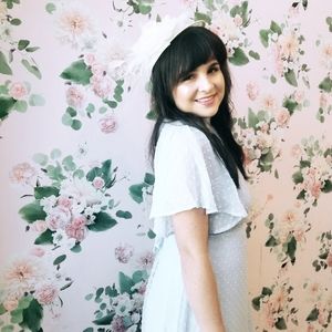 Meet your Posher, Estella